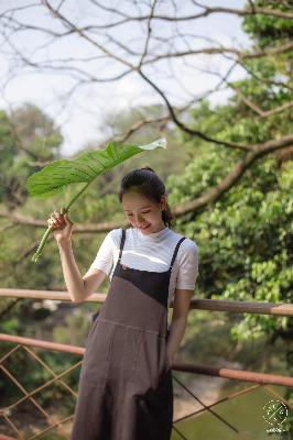 强壮公撩开我的裙子在线观看